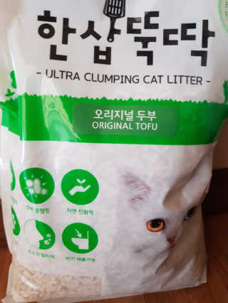 [펫토리아] BEST 고양이두부모래 6L 한삽뚝딱 — 4.5점을 준 리뷰어가 2019년 1월 올린 사용 사진