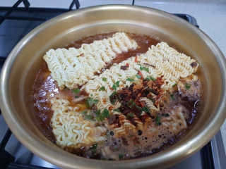 라면 그대로가 제일 맛있는 더엄마라면 — 5점을 준 리뷰어가 2019년 7월 올린 사용 사진