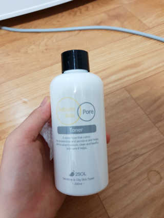 이솔화장품 이솔 세범 리스 포어 토너 200ml — 5점을 준 리뷰어가 2018년 8월 올린 사용 사진