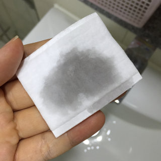 메이크프렘 클린 미 블랙 클렌징 워터 — 5점을 준 리뷰어가 2016년 7월 올린 사용 사진
