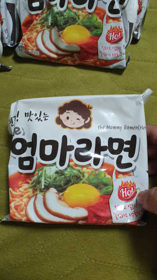 라면 그대로가 제일 맛있는 더엄마라면 — 5점을 준 리뷰어가 2019년 7월 올린 사용 사진