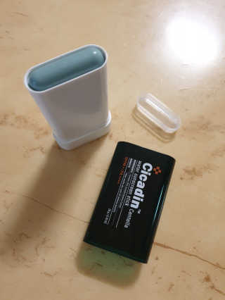 [미샤] 시카딘 센텔라 물스틱 선 SPF 50+ PA++++ — 4점을 준 리뷰어가 2019년 4월 올린 사용 사진