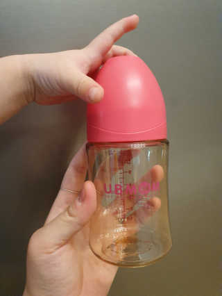 유비맘 PPSU 젖병 노꼭지_200ml_컬러 랜덤 발송 — 4점을 준 리뷰어가 2019년 12월 올린 사용 사진