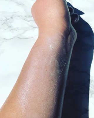 심플리스틱 스킨케어 자외선 차단제 SPF33 PA ++ — 2점을 준 리뷰어가 2018년 7월 올린 사용 사진