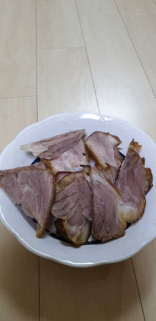 행복먹거리공작소 맥족. 맥주에 빠진 족발 550g + 마늘소스 70g — 5점을 준 리뷰어가 2020년 3월 올린 사용 사진