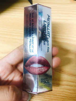 터치인솔 로맨틱에디션 메탈리스트 립스틱 — 5점을 준 리뷰어가 2018년 9월 올린 사용 사진