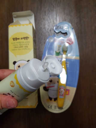 달곰이 어린이 치약+어린이 칫솔 SET — 5점을 준 리뷰어가 2017년 10월 올린 사용 사진