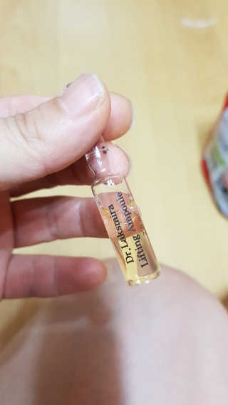 크리앙홀딩스 닥터 락슈미라 4D 리프팅 앰플 — 4점을 준 리뷰어가 2019년 7월 올린 사용 사진