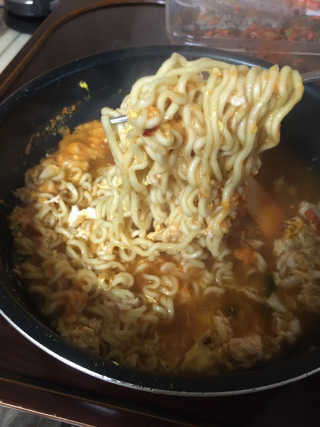 라면 그대로가 제일 맛있는 더엄마라면 — 5점을 준 리뷰어가 2019년 7월 올린 사용 사진