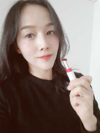 아이소이 불가리안 로즈 립 트리트먼트 밤 [퓨어레드] — 4.83점을 준 리뷰어가 2018년 12월 올린 사용 사진