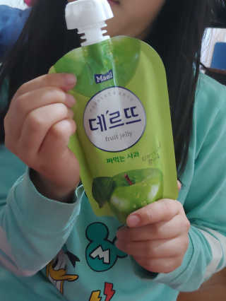 데르뜨 떠먹는 과일 3종, 짜먹는 과일 2종 총 10개 체험 — 5점을 준 리뷰어가 2020년 3월 올린 사용 사진