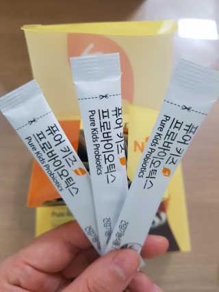 네츄럴굿띵스 퓨어 키즈 프로바이오틱스 60포 — 4점을 준 리뷰어가 2019년 5월 올린 사용 사진