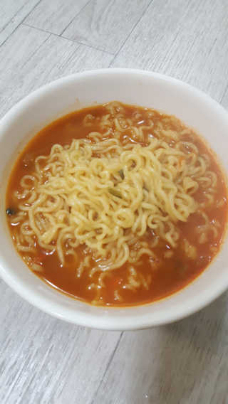라면 그대로가 제일 맛있는 더엄마라면 — 5점을 준 리뷰어가 2019년 9월 올린 사용 사진