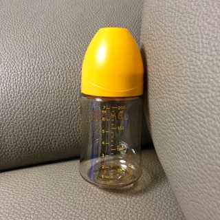 유비맘 PPSU 젖병 노꼭지_200ml_컬러 랜덤 발송 — 5점을 준 리뷰어가 2020년 3월 올린 사용 사진