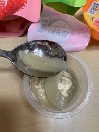 데르뜨 떠먹는 과일 3종, 짜먹는 과일 2종 총 10개 체험 — 4점을 준 리뷰어가 2020년 3월 올린 사용 사진