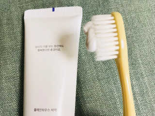 플레인하우스 토탈케어 치약 2개+쿼드클린 칫솔 4개 — 4.83점을 준 리뷰어가 2018년 6월 올린 사용 사진