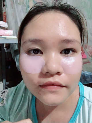 엘리자베카 덩키피기 덩키밀키 EGF 클링아이패치 — 4점을 준 리뷰어가 2019년 5월 올린 사용 사진