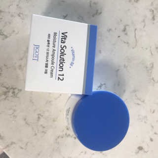 지고트 비타솔루션12 모이스처 앰플 크림 100ml — 2.5점을 준 리뷰어가 2019년 7월 올린 사용 사진