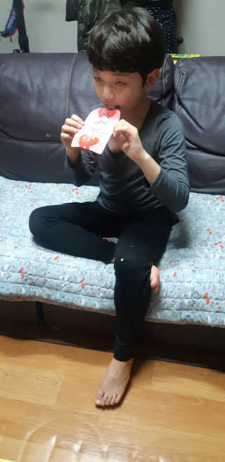 데르뜨 떠먹는 과일 3종, 짜먹는 과일 2종 총 10개 체험 — 5점을 준 리뷰어가 2020년 3월 올린 사용 사진