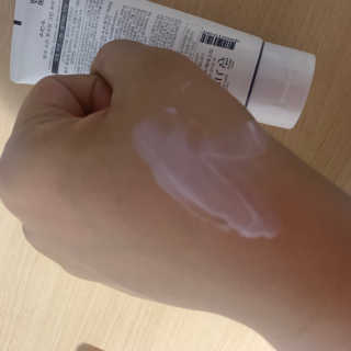(주)에네스티 에네스티 수안수 실크스킨 풋크림 1+1 — 4점을 준 리뷰어가 2019년 9월 올린 사용 사진