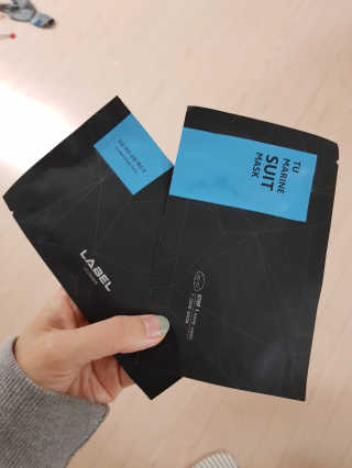 레이블옴므-labelhomme 레이블옴므 티유 마린 슈트 마스크팩(5EA) — 4.33점을 준 리뷰어가 2017년 12월 올린 사용 사진