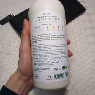 (주)에네스티 내추럴 촉촉  오트밀 바디워시 500ml — 5점을 준 리뷰어가 2019년 12월 올린 사용 사진