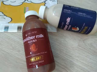 식사대용 아몬드밀크 어나더밀크 500ml X 2병 — 3.67점을 준 리뷰어가 2018년 9월 올린 사용 사진