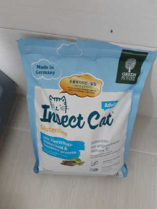 그린펫푸드 인섹트캣 글루텐프리（1.2KG） — 4.5점을 준 리뷰어가 2019년 8월 올린 사용 사진