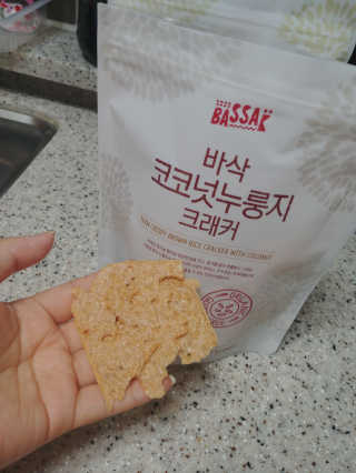 BASSAK 바삭 유기농 현미 누룽지 크래커 3종 — 4.5점을 준 리뷰어가 2019년 10월 올린 사용 사진