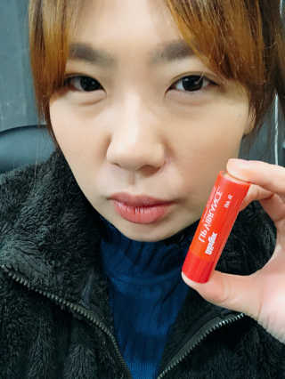 블리스텍스 립 릴리프 크림 립밤, 립 바이브런스 립밤 — 5점을 준 리뷰어가 2018년 11월 올린 사용 사진