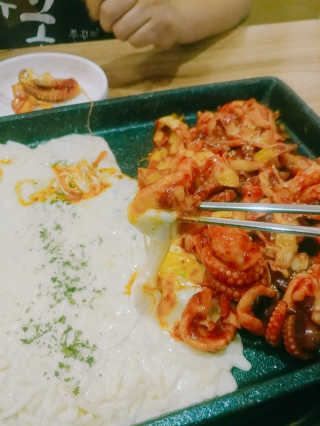 [쭈퐁] 치즈쭈꾸미 2인or삼겹쭈꾸미 2인+볶음밥 — 5점을 준 리뷰어가 2018년 8월 올린 사용 사진