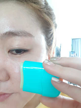 다슈코리아 다슈 솔루션 시카 쉴드 선스틱 — 5점을 준 리뷰어가 2020년 2월 올린 사용 사진