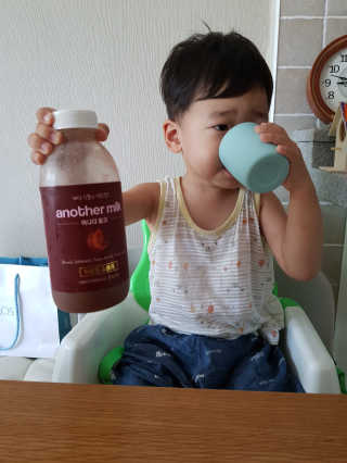식사대용 아몬드밀크 어나더밀크 500ml X 2병 — 4.67점을 준 리뷰어가 2018년 9월 올린 사용 사진
