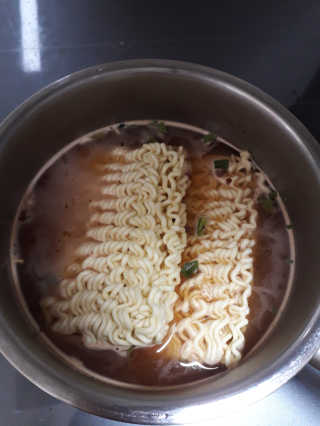 라면 그대로가 제일 맛있는 더엄마라면 — 4.5점을 준 리뷰어가 2019년 7월 올린 사용 사진