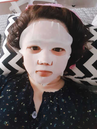 제너럴라이프 트로피칼뷰티 멜론마스크팩 코코넛마스크팩 20매 — 5점을 준 리뷰어가 2018년 6월 올린 사용 사진