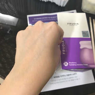 [후르디아] 72시간 블루베리 속살 수분크림 — 3.83점을 준 리뷰어가 2017년 8월 올린 사용 사진