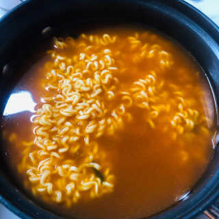 라면 그대로가 제일 맛있는 더엄마라면 — 5점을 준 리뷰어가 2019년 9월 올린 사용 사진