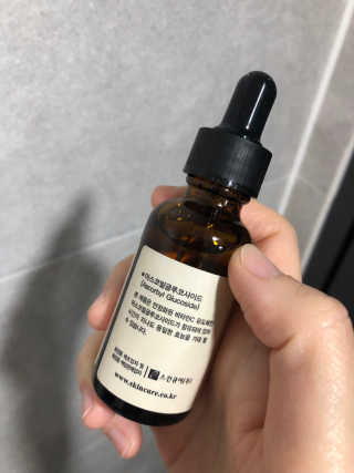 [스킨큐어] 산다화 비타민C 화이트닝 에센스 30ml — 5점을 준 리뷰어가 2019년 7월 올린 사용 사진