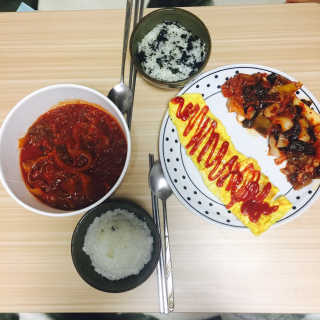 GS25 YOU US  오모리김치돼지찜 — 4.33점을 준 리뷰어가 2018년 3월 올린 사용 사진
