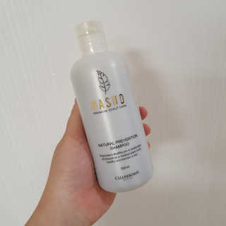 셀리본 하수오 내츄럴 프리벤션 탈모관리 샴푸 300ml — 3.5점을 준 리뷰어가 2019년 11월 올린 사용 사진