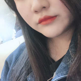 나틴다 아트인블랙 립스틱 — 4.5점을 준 리뷰어가 2019년 3월 올린 사용 사진