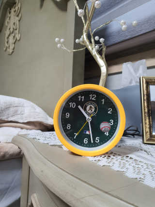 MLB WATCH n LEISURE MLB 아날로그 디자인 탁상시계 8종 — 5점을 준 리뷰어가 2020년 1월 올린 사용 사진