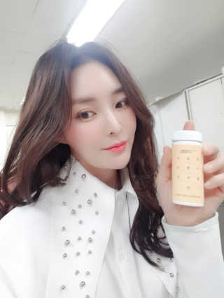 힐링팩토리 오늘도 가볍게 저분자 피쉬 콜라겐 정 — 5점을 준 리뷰어가 2020년 2월 올린 사용 사진