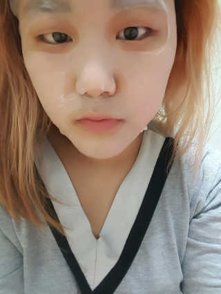 헬로스킨 주미소 미백,진정,영양,수분,탄력 — 4점을 준 리뷰어가 2017년 3월 올린 사용 사진