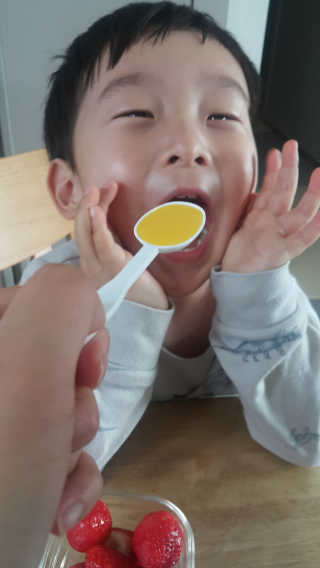 오메가-3스무디 [오메가스무디] 짜먹는 오메가3 DHA 임산부 어린이 — 4점을 준 리뷰어가 2019년 3월 올린 사용 사진