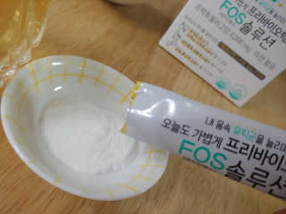 힐링팩토리 오늘도 가볍게 프리바이오틱스 FOS 솔루션 — 5점을 준 리뷰어가 2020년 2월 올린 사용 사진