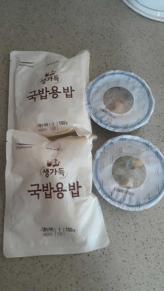 [풀무원] 사골곰탕국밥 황태해장국밥 — 5점을 준 리뷰어가 2018년 6월 올린 사용 사진