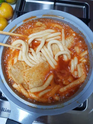 [홍코너떡볶이]옛날떡볶이 인기맛 4팩세트 — 5점을 준 리뷰어가 2019년 11월 올린 사용 사진