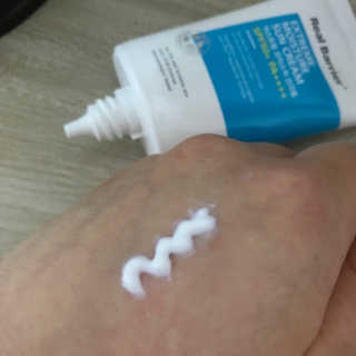 리얼베리어 익스트림 모이스처 선크림 SPF50+ PA++++ — 4점을 준 리뷰어가 2018년 4월 올린 사용 사진