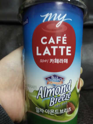 마이카페라떼 말차 아몬드브리즈 7개입 — 5점을 준 리뷰어가 2019년 11월 올린 사용 사진